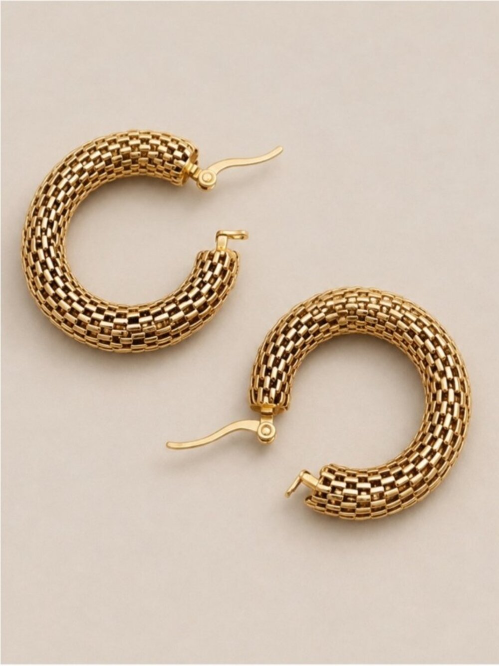 New! Gold Mesh Chain Hook Hoop Earrings NWOT